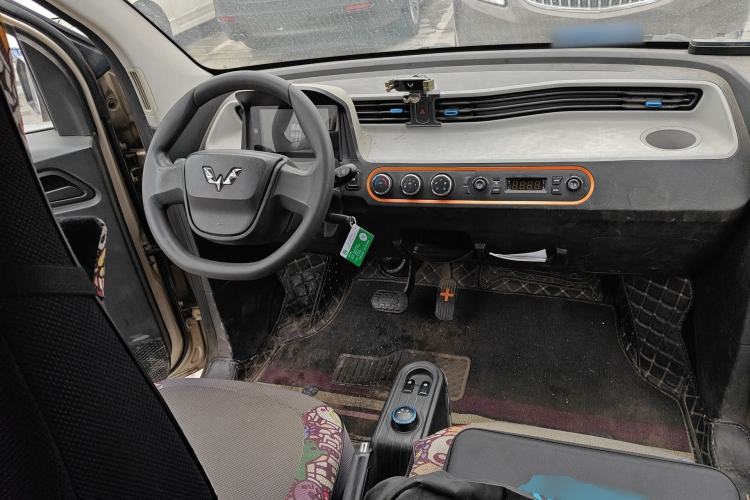 Used Wuling Hongguang MINIEV 2020 Freedom Version Lithium Iron Phosphate Center Console