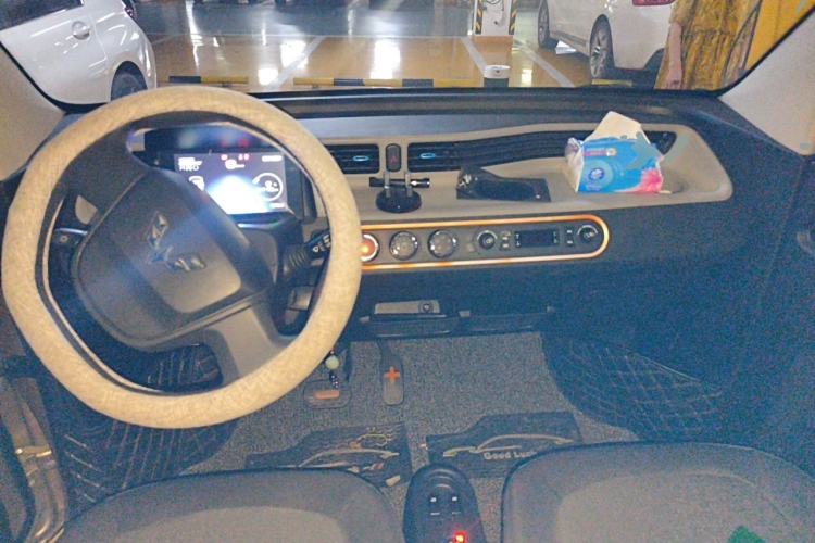 Used Wuling Hongguang MINIEV 2020 Enjoyment Model Lithium Iron Phosphate Center Console