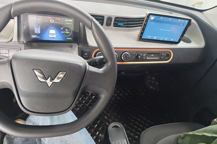 Used Wuling Hongguang MINIEV 2020 Enjoyment Model Lithium Iron Phosphate Center Console