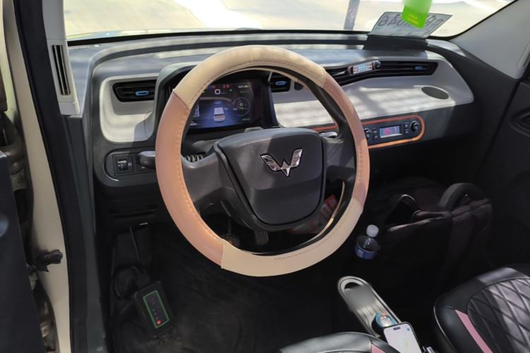 Used Wuling Hongguang MINIEV 2020 Zizai Version Lithium-NMC Center Console