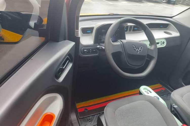 Used Wuling Hongguang MINIEV 2020 Zizai Version Lithium-NMC Driver Seat