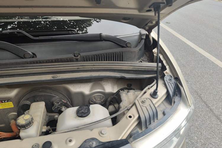 Used Wuling Hongguang MINIEV 2020 Freedom Version Lithium Iron Phosphate Engine Bay Left