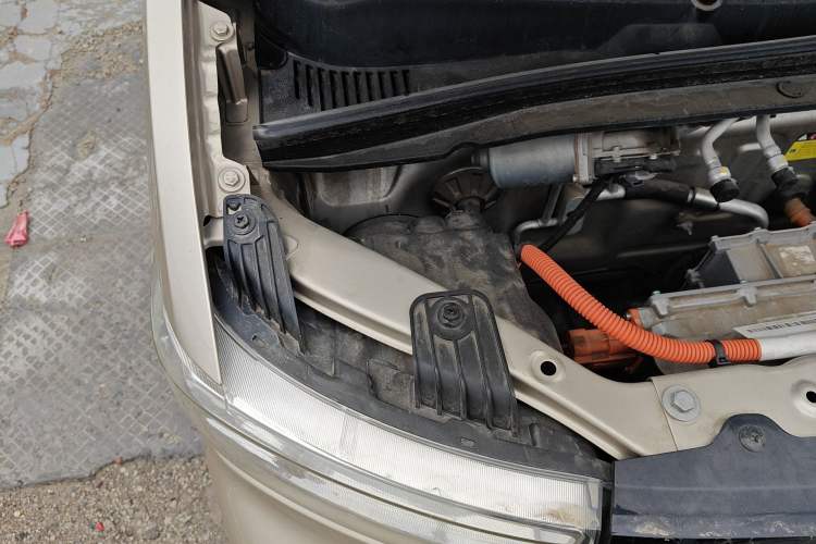 Used Wuling Hongguang MINIEV 2020 Freedom Version Lithium Iron Phosphate Engine Bay Right
