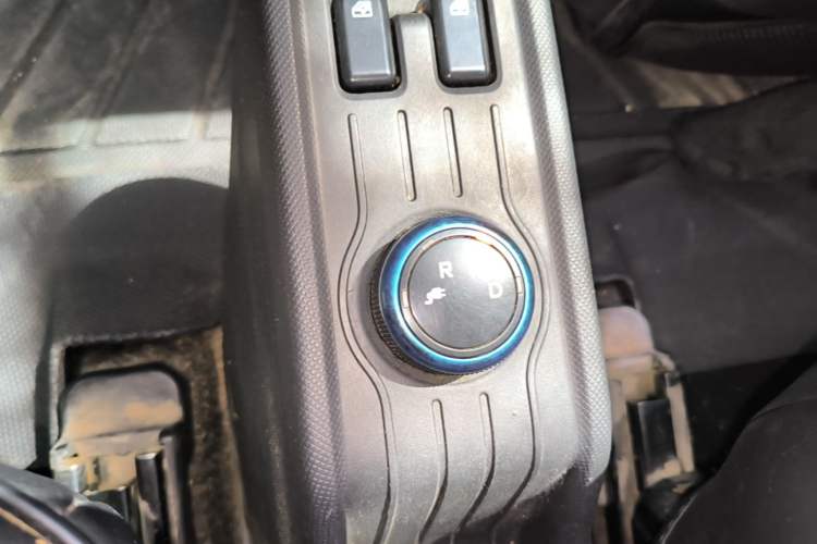 Used Wuling Hongguang MINIEV 2020 Zizai Version Lithium-NMC Gear Lever