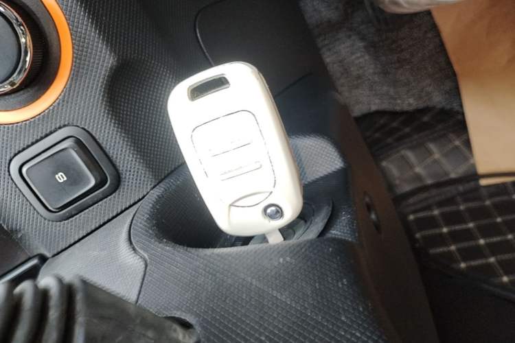Used Wuling Hongguang MINIEV 2020 Enjoyment Model Lithium Iron Phosphate Interior 1