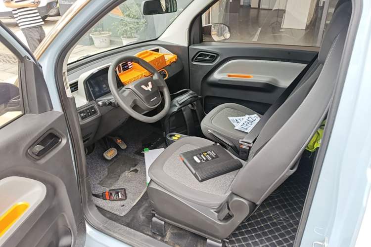 Used Wuling Hongguang MINIEV 2020 Enjoy Edition Lithium-Ion Battery Left Front Seat