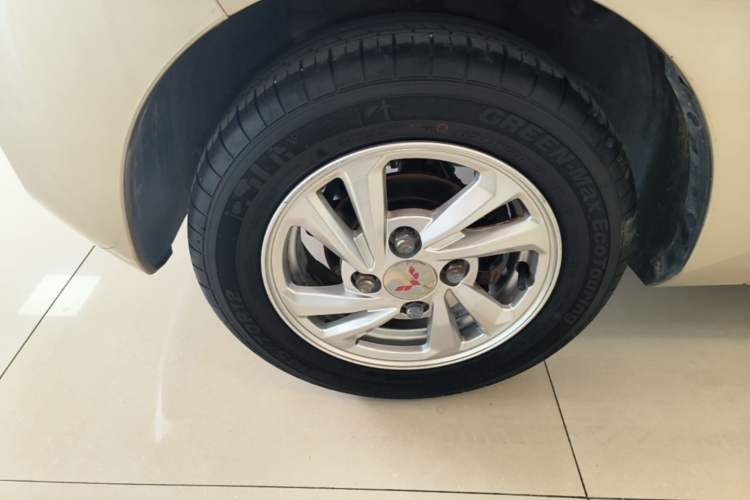 Used Wuling Hongguang MINIEV 2020 Zizai Version Lithium-NMC Left Front Wheel Hub