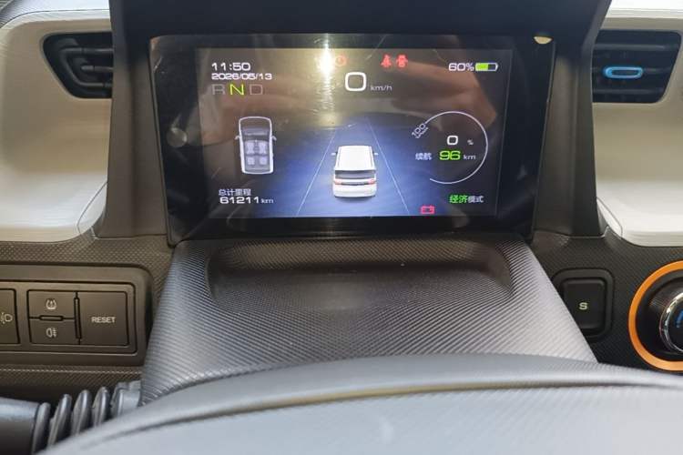 Used Wuling Hongguang MINIEV 2020 Enjoyment Model Lithium Iron Phosphate Odometer Close Up