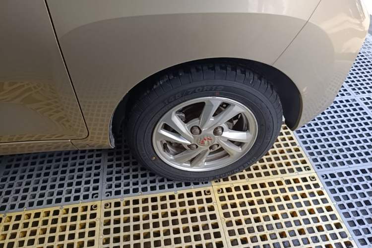 Used Wuling Hongguang MINIEV 2020 Enjoyment Model Lithium Iron Phosphate Right Front Wheel Hub