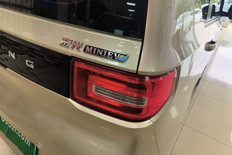 Used Wuling Hongguang MINIEV 2020 Zizai Version Lithium-NMC Right Rear Taillight