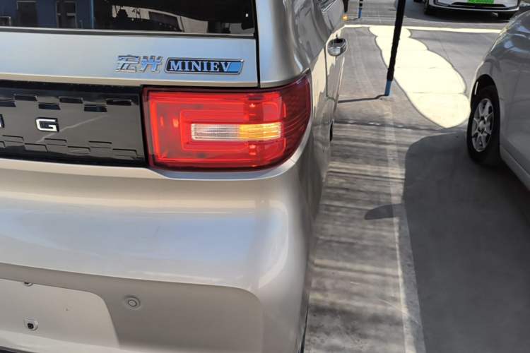 Used Wuling Hongguang MINIEV 2020 Zizai Version Lithium-NMC Right Rear Taillight