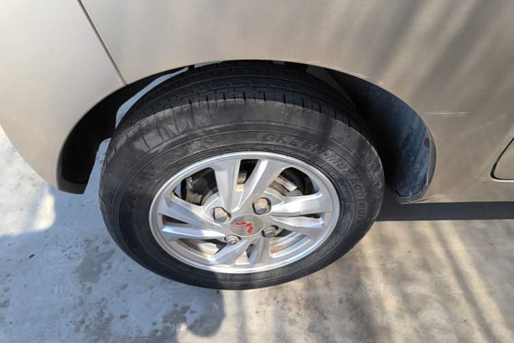 Used Wuling Hongguang MINIEV 2020 Zizai Version Lithium-NMC Right Rear Wheel Hub