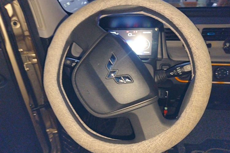 Used Wuling Hongguang MINIEV 2020 Enjoyment Model Lithium Iron Phosphate Steering Wheel