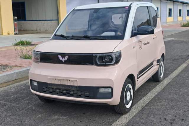 Ojetý Wuling Hongguang MINIEV 2021 Macaron Premium Model – Lithium Iron Phosphate