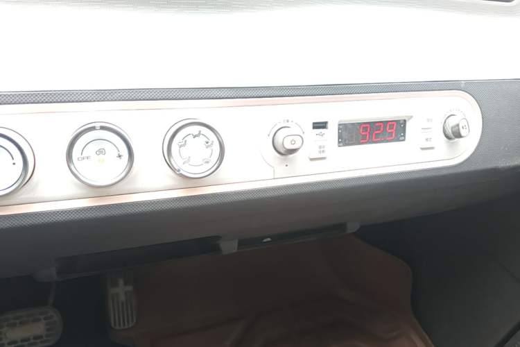 Used Wuling Hongguang MINIEV 2021 Macaron Premium Model – Lithium Iron Phosphate Audio And AC Panel