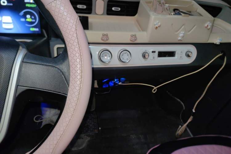 Used Wuling Hongguang MINIEV 2021 Macaron Premium Model – Lithium Iron Phosphate Audio And AC Panel
