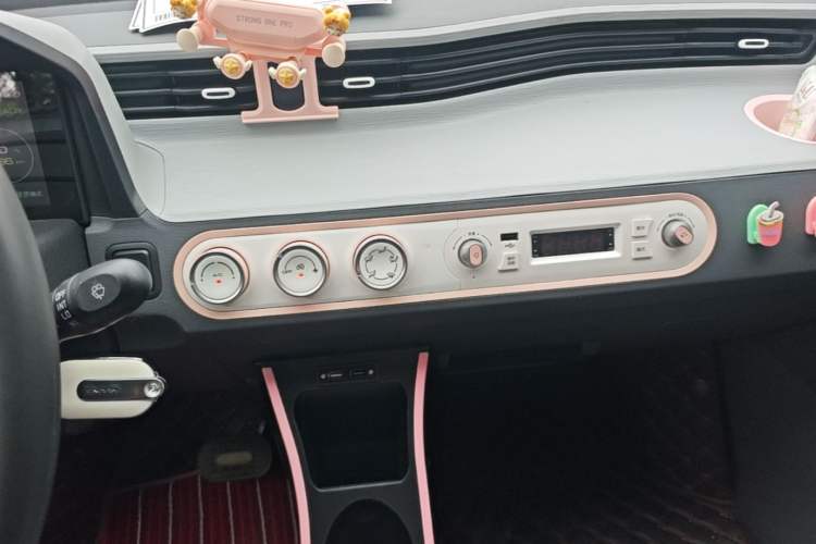 Used Wuling Hongguang MINIEV 2021 Macaron Premium Model – Lithium Iron Phosphate Audio And AC Panel