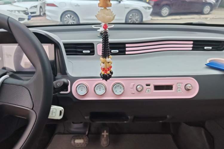 Used Wuling Hongguang MINIEV 2021 Macaron Premium Model – Lithium Iron Phosphate Audio And AC Panel
