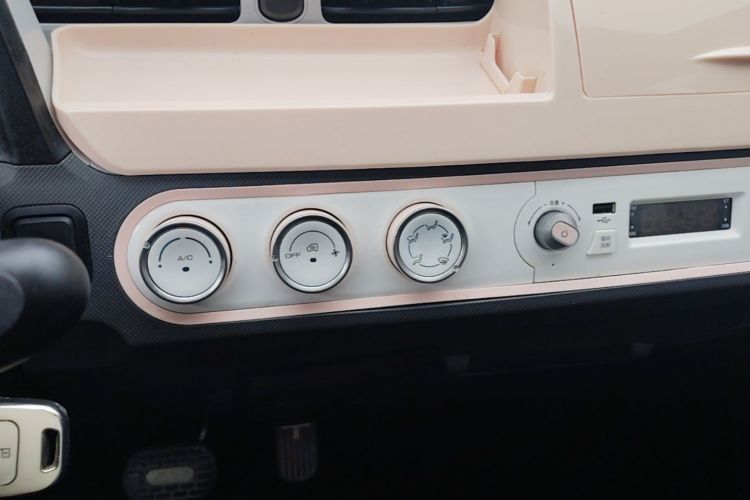 Used Wuling Hongguang MINIEV 2021 Macaron Premium Model – Lithium Iron Phosphate Audio And AC Panel