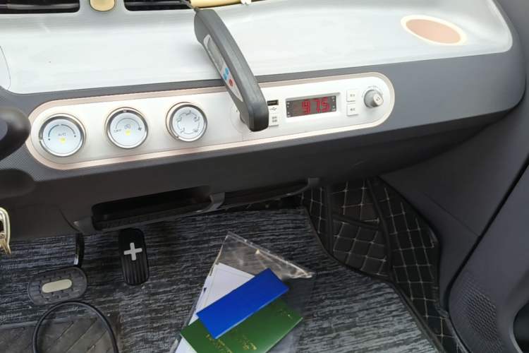 Used Wuling Hongguang MINIEV 2021 Macaron Premium Model – Lithium Iron Phosphate Audio And AC Panel