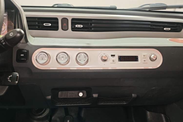 Used Wuling Hongguang MINIEV 2021 Macaron Fashion Model Lithium Iron Phosphate Audio And AC Panel