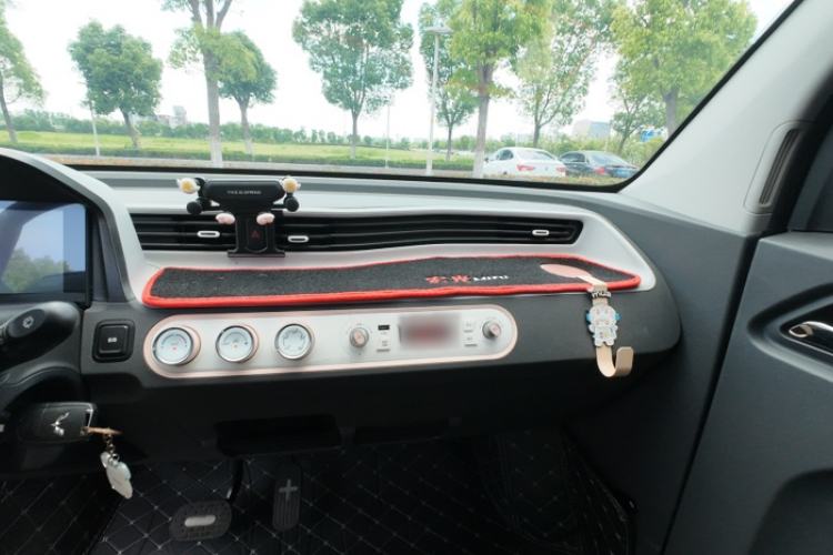 Used Wuling Hongguang MINIEV 2021 Macaron Premium Model – Lithium Iron Phosphate Audio And AC Panel