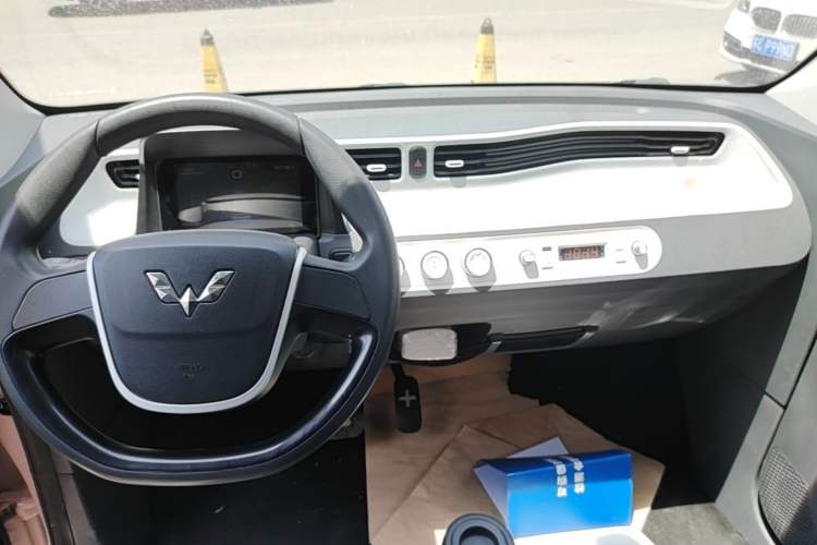 Used Wuling Hongguang MINIEV 2021 Macaron Premium Model – Lithium Iron Phosphate Audio And AC Panel
