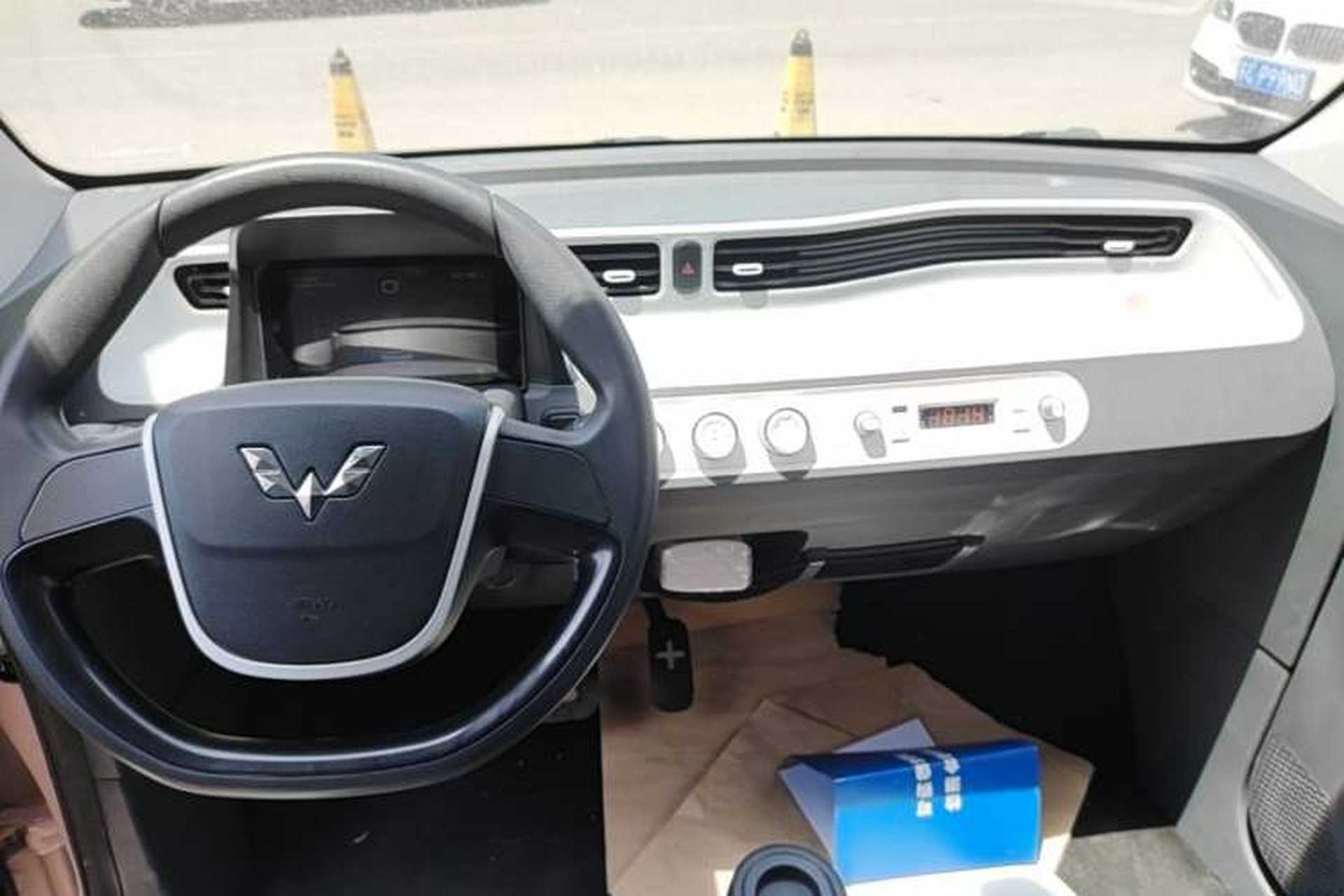 Used Wuling Hongguang MINIEV 2021 Macaron Premium Model – Lithium Iron Phosphate Audio And AC Panel