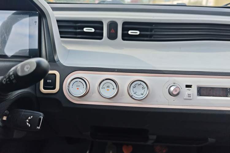Used Wuling Hongguang MINIEV 2021 Macaron Premium Model – Lithium Iron Phosphate Audio And AC Panel