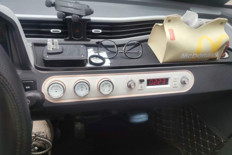 Used Wuling Hongguang MINIEV 2021 Macaron Premium Model – Lithium Iron Phosphate Audio And AC Panel