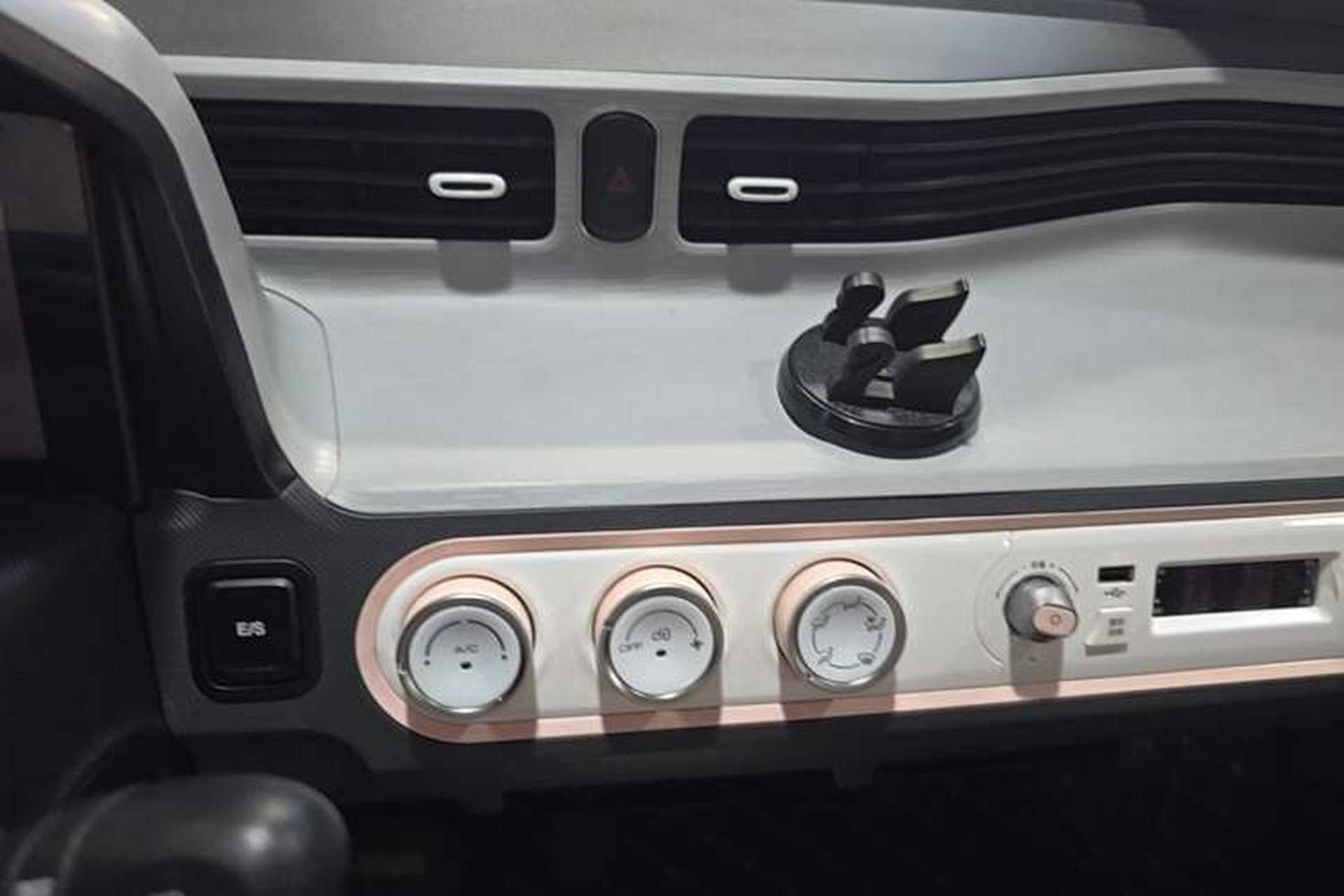Used Wuling Hongguang MINIEV 2021 Macaron Sandwich Model 170 km Lithium Iron Phosphate Audio And AC Panel