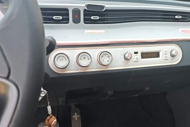 Used Wuling Hongguang MINIEV 2021 Macaron Fashion Model Lithium Iron Phosphate Audio And AC Panel