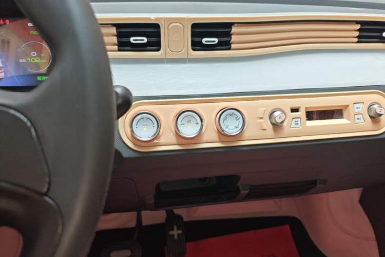 Used Wuling Hongguang MINIEV 2021 Macaron Premium Model – Lithium Iron Phosphate Audio And AC Panel
