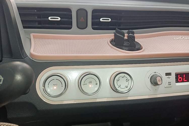 Used Wuling Hongguang MINIEV 2021 Macaron Fashion Edition Lithium-Ion Battery Audio And AC Panel