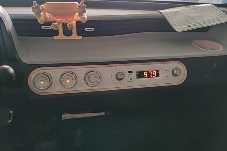 Used Wuling Hongguang MINIEV 2021 Macaron Premium Model – Lithium Iron Phosphate Audio And AC Panel