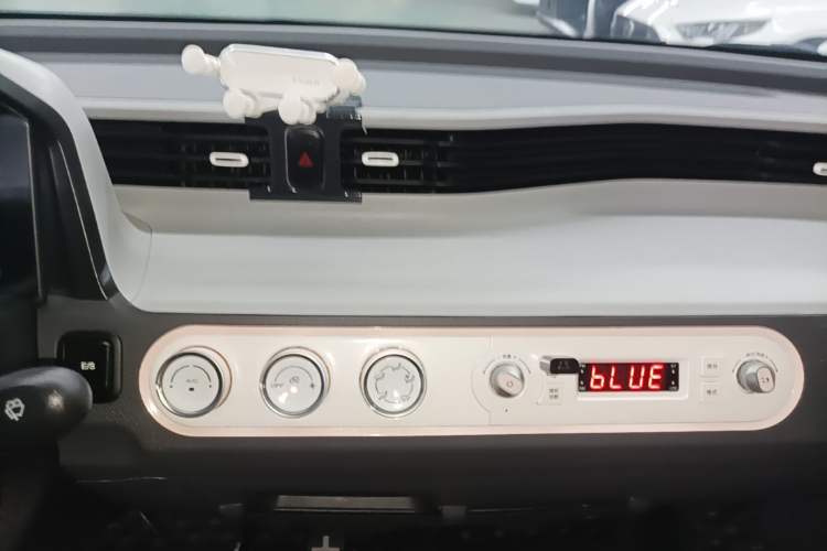 Used Wuling Hongguang MINIEV 2021 Macaron Premium Model – Lithium Iron Phosphate Audio And AC Panel