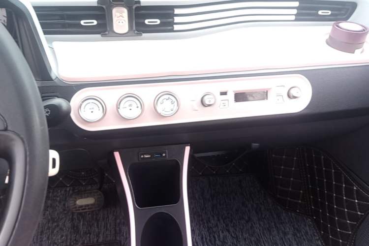 Used Wuling Hongguang MINIEV 2021 Macaron Premium Model – Lithium Iron Phosphate Audio And AC Panel