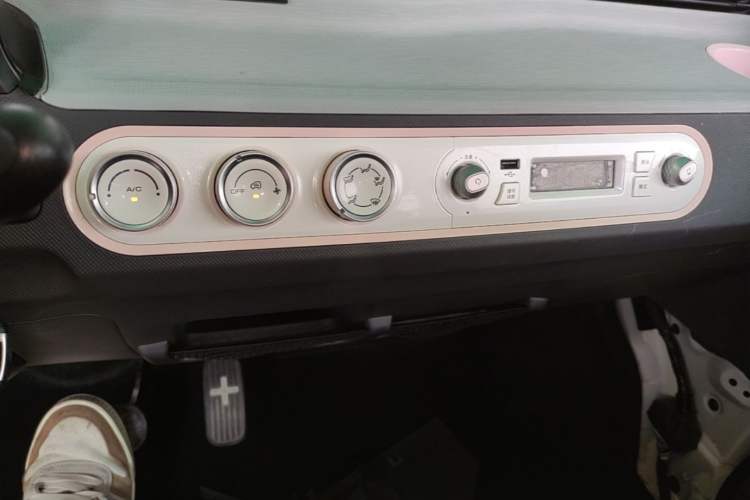 Used Wuling Hongguang MINIEV 2021 Macaron Premium Model – Lithium Iron Phosphate Audio And AC Panel