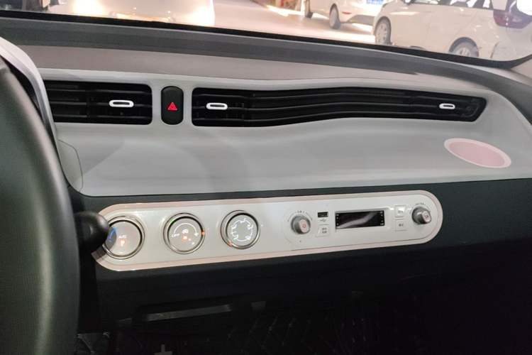 Used Wuling Hongguang MINIEV 2021 Macaron Fashion Edition Lithium-Ion Battery Audio And AC Panel