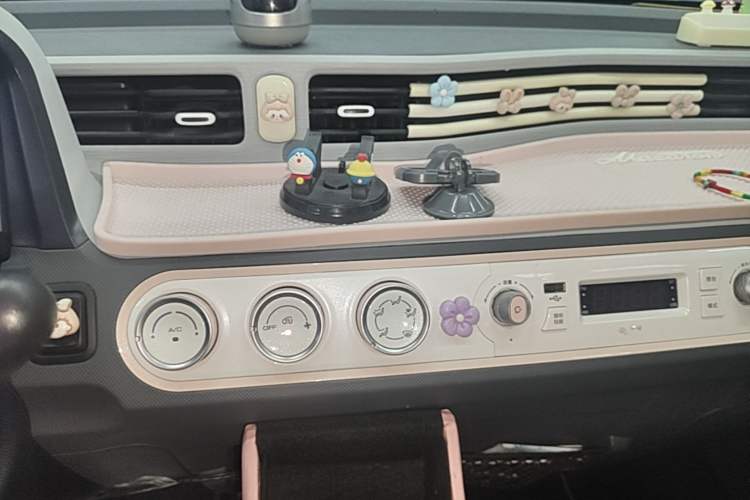 Used Wuling Hongguang MINIEV 2021 Macaron Fashion Edition Lithium-Ion Battery Audio And AC Panel