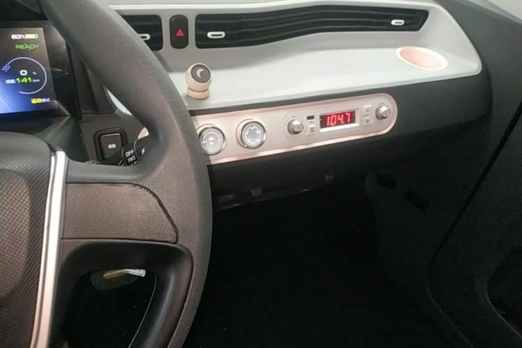 Used Wuling Hongguang MINIEV 2021 Macaron Premium Model – Lithium Iron Phosphate Audio And AC Panel