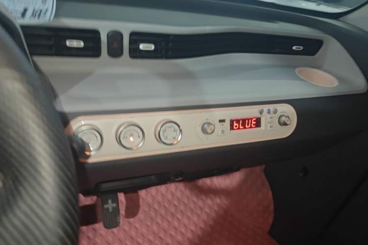 Used Wuling Hongguang MINIEV 2021 Macaron Premium Model – Lithium Iron Phosphate Audio And AC Panel