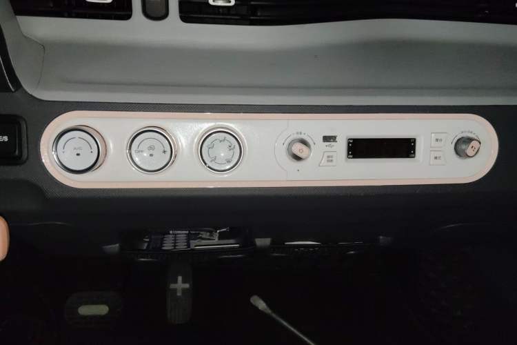 Used Wuling Hongguang MINIEV 2021 Macaron Premium Model – Lithium Iron Phosphate Audio And AC Panel