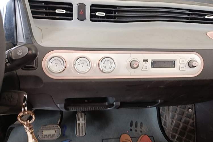 Used Wuling Hongguang MINIEV 2021 Macaron Premium Model – Lithium Iron Phosphate Audio And AC Panel