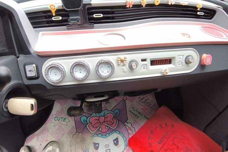 Used Wuling Hongguang MINIEV 2021 Macaron Premium Model – Lithium Iron Phosphate Audio And AC Panel