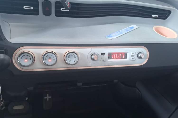 Used Wuling Hongguang MINIEV 2021 Macaron Sandwich Model 170 km Lithium Ternary Audio And AC Panel