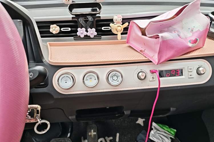 Used Wuling Hongguang MINIEV 2021 Macaron Premium Model – Lithium Iron Phosphate Audio And AC Panel