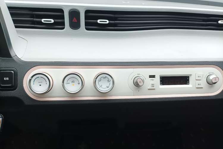 Used Wuling Hongguang MINIEV 2021 Macaron Premium Model – Lithium Iron Phosphate Audio And AC Panel
