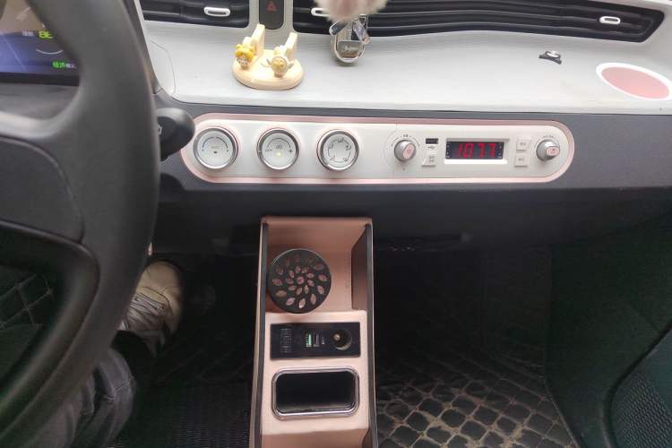 Used Wuling Hongguang MINIEV 2021 Macaron Premium Model – Lithium Iron Phosphate Audio And AC Panel
