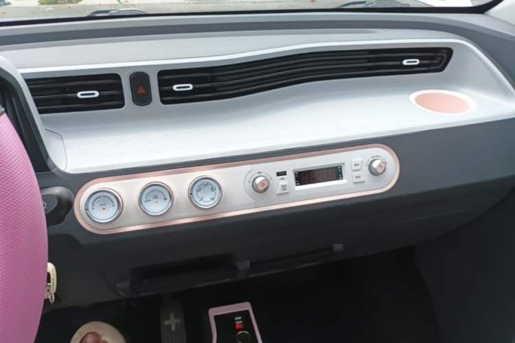 Used Wuling Hongguang MINIEV 2021 Macaron Premium Model – Lithium Iron Phosphate Audio And AC Panel